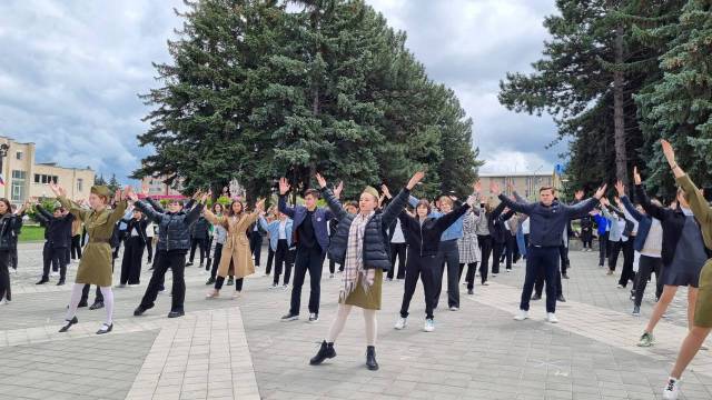 Молодежное крыло Предгорного женсовета готовится в участию в акции «Вальс Победы»