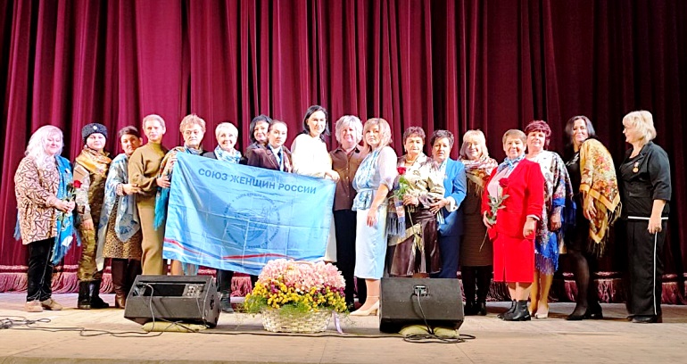 В Луганске в День матери вручили награды Союза женщин России