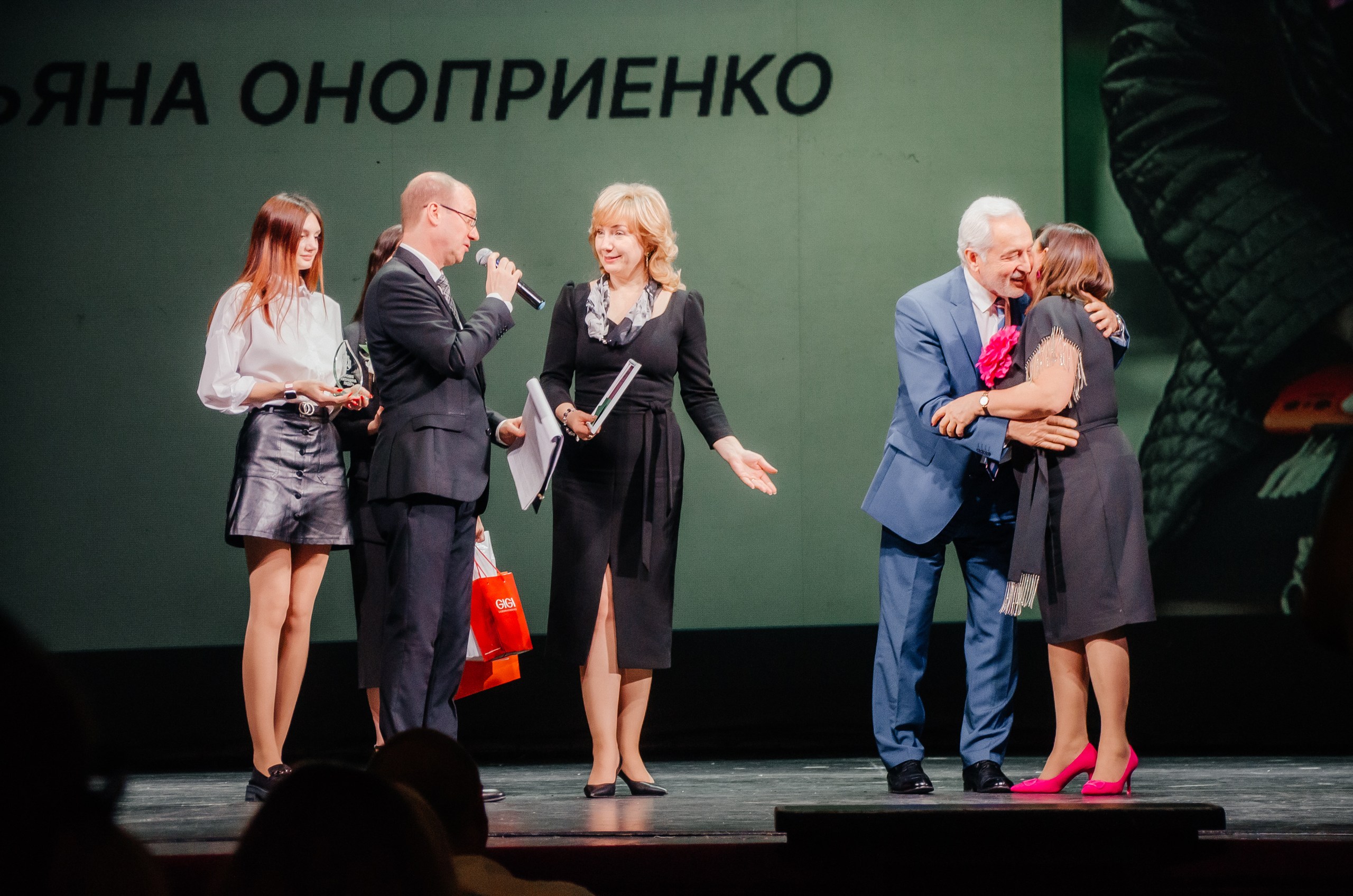 image_0 image_0