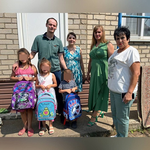 Красногвардейский женсовет вручил рюкзаки детям из семей льготных категорий