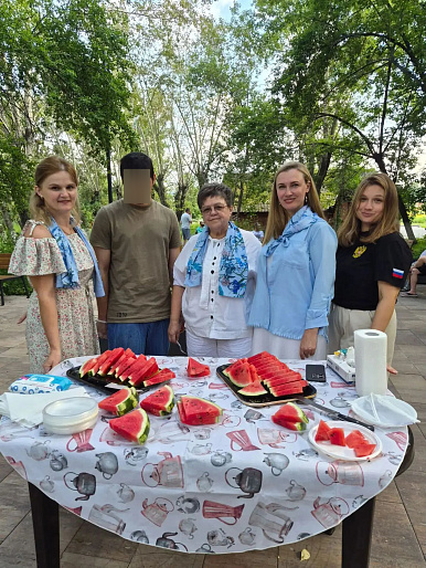 Красноярские союзницы устроили «арбузную вечеринку» для раненых бойцов 