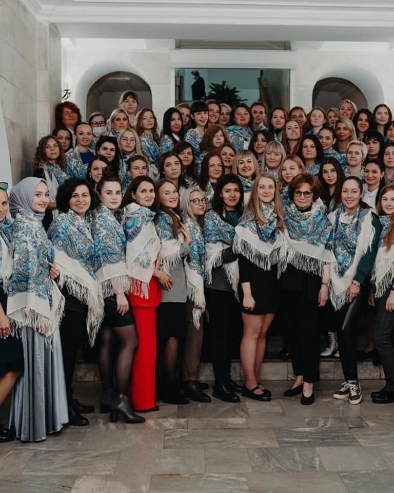 Российские женщины общее фото. Общество женщин россии