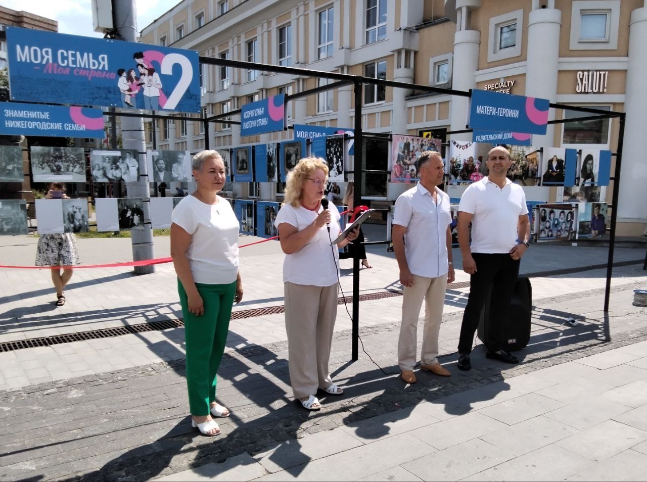 В Нижнем Новгороде открылась уличная фотовыставка «Моя семья – моя страна»,  посвященная Году семьи