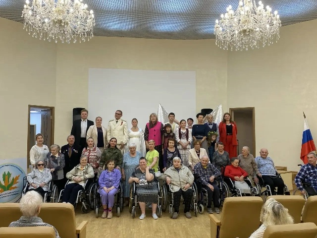 Активистки Севастопольского отделения СЖР навестили подопечных дома престарелых