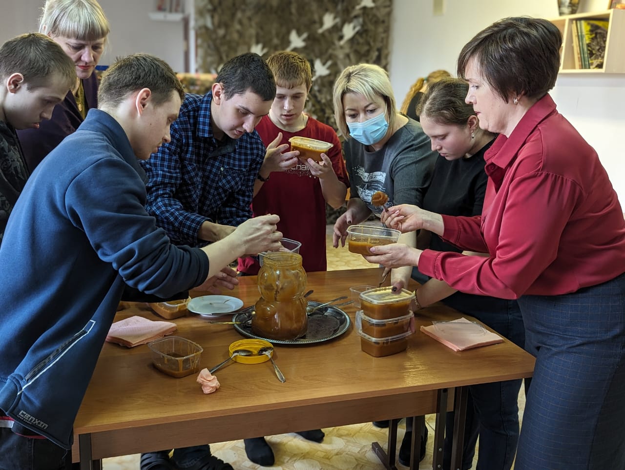 Подарки из Кузбасса для солдат ко Дню Победы