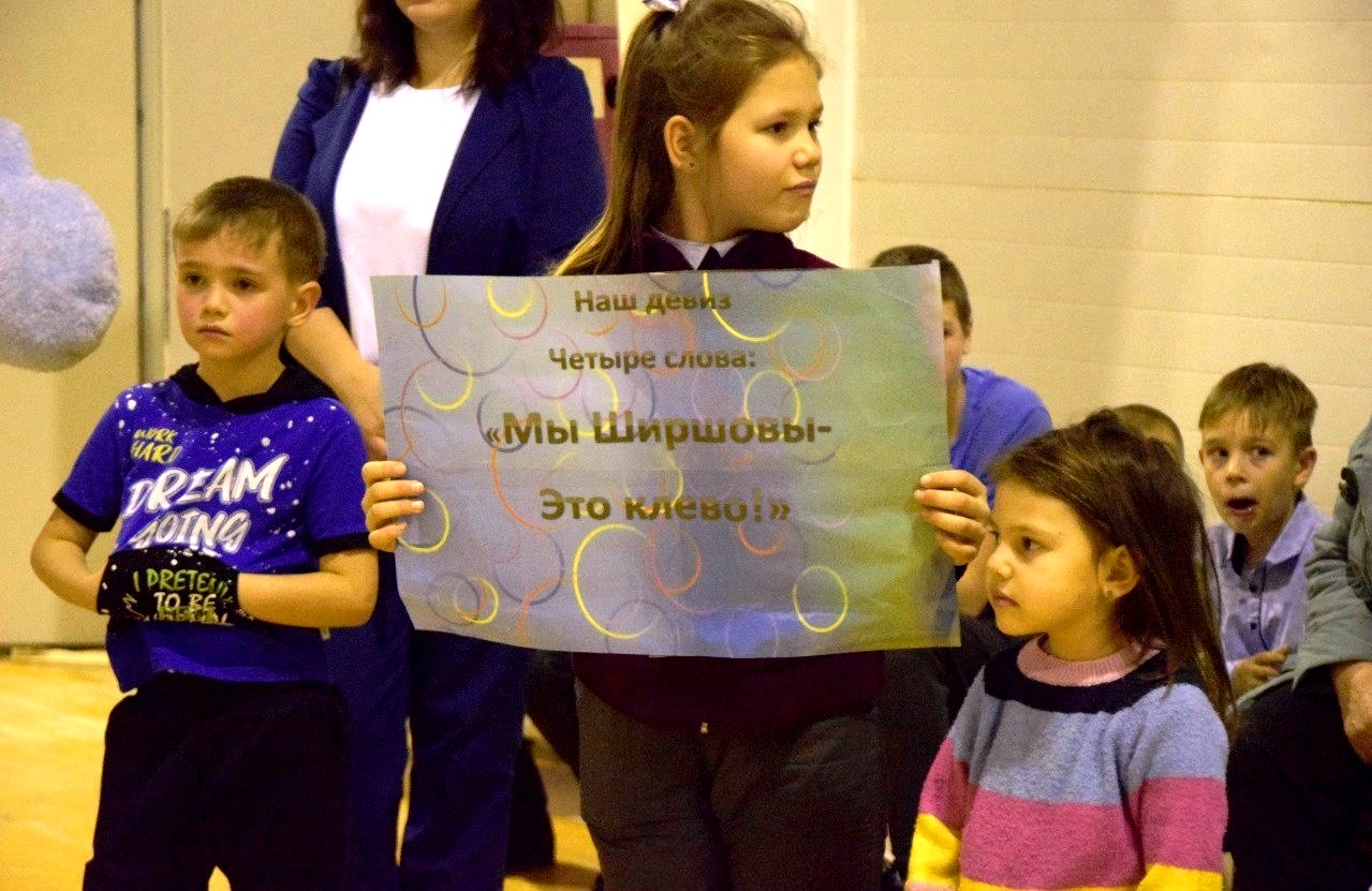 Поздравление самой большой многодетной семьи Ленинского района.