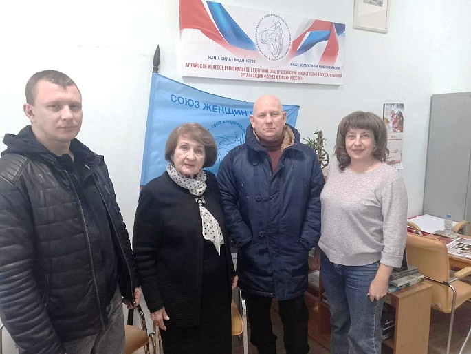 «Материнское тепло солдату» к 23 февраля от женсоветов Алтайского края
