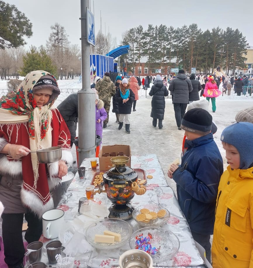 Хороводы, угощения и «Молодецкие игры». Женсоветы Кузбасса отметили  Масленицу