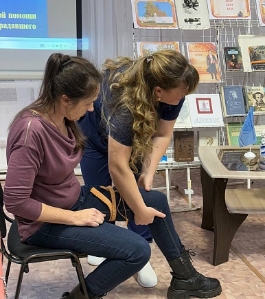 В День матери женщин научили основам медпомощи