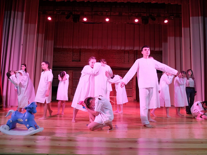 Активисты Молодежного звена Предгорного женсовета приняли участие в постановке спектакля «Война глазами детей»