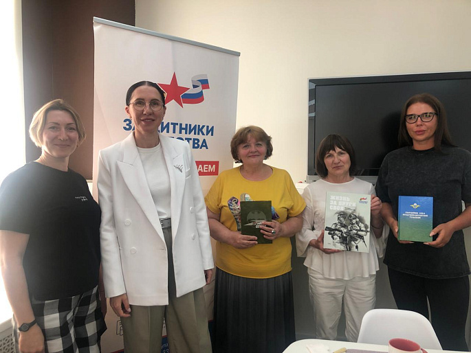 В литературной гостиной тульские подруги прочли отрывки из книги "Жизнь за други своя"