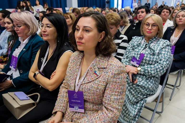 В Астрахани обсудили роль женских социальных инициатив в реализации нацпроектов