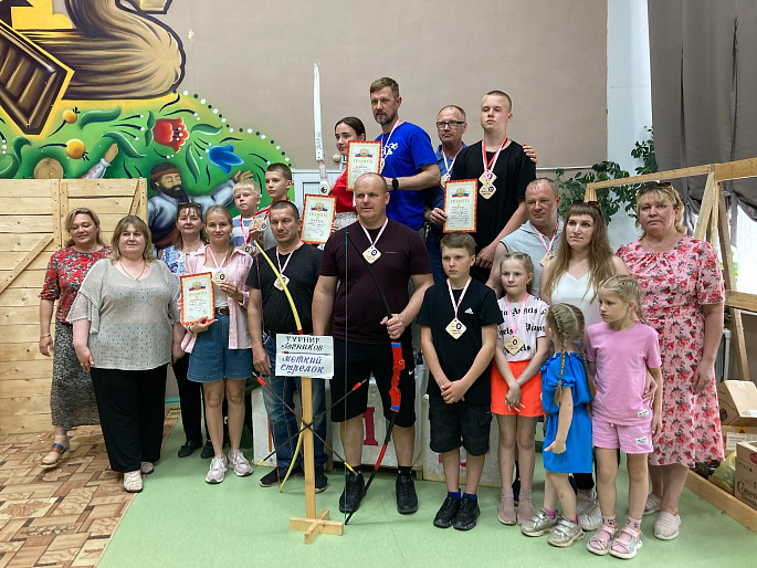 Верховажский женсовет организовал поездку семей на Турнир лучников