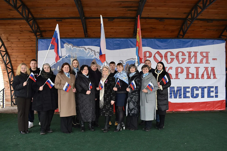 В Добром председатель женсовета поздравила земляков с 12-летием Крымской весны