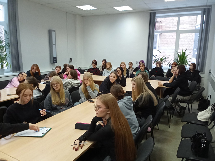 Совет женщин Петрозаводска говорит с молодежью о важном