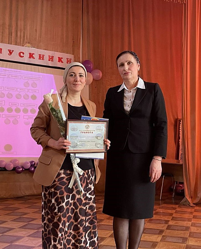 Глава Ингушетии наградил активистов женсовета аграрного техникума почетными грамотами