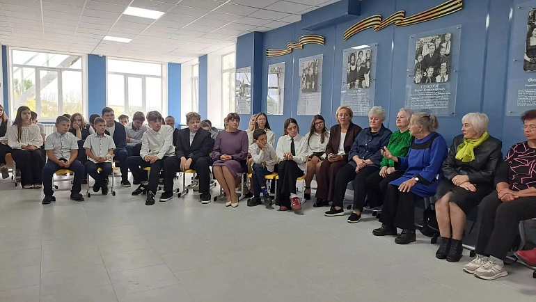 В Данкове школьники и ветераны встретились с участником СВО