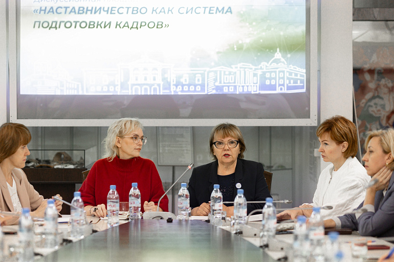 Вклад томичек в социально-экономическое развитие региона обсудили с участием федеральных депутатов