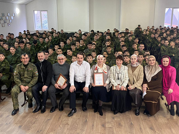 Посол культуры организовал встречу кадетов с труппой Молодежного театра