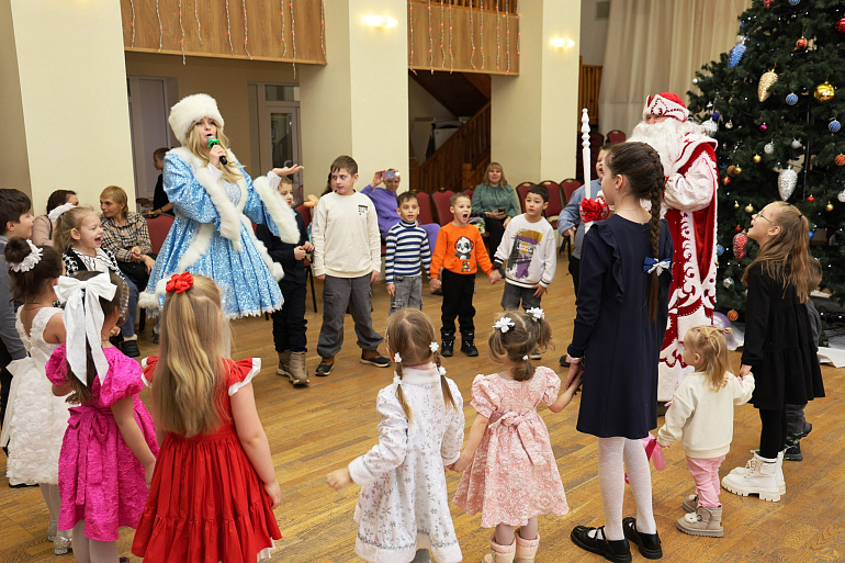 В Рязани детей участников СВО пригласили на праздничную Ёлку