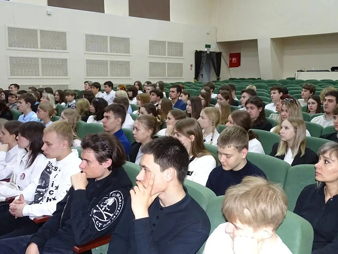 В Копцевых Хуторах школьникам рассказали, как попасть в вуз без конкурса и получить работу на старте