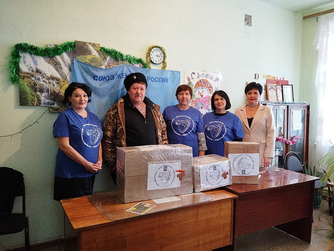 В преддверии Рождества женсоветы Воскресенского района передали участникам СВО сладости и медикаменты