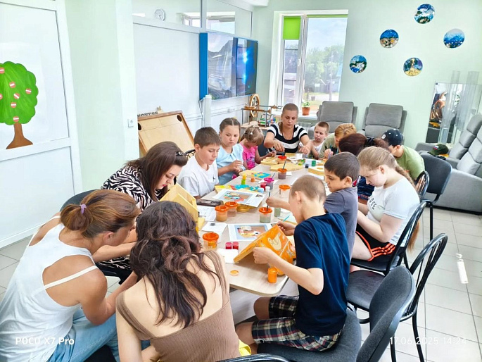 Участники Сузунского женсовета подвели итоги проекта «Мы рисуем счастье»