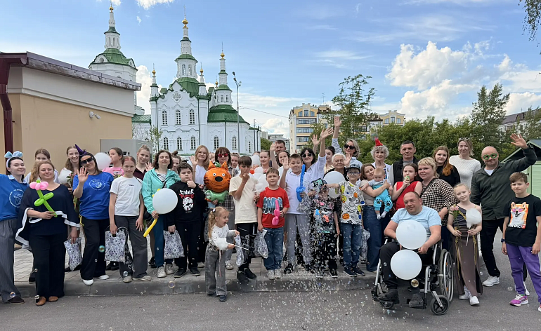 Активистки Союза женщин Тюменской области устроили праздники в День защиты детей