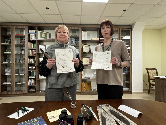 Экспозиция кабинета Валентина Курбатова в Пскове пополнилась новыми дарами