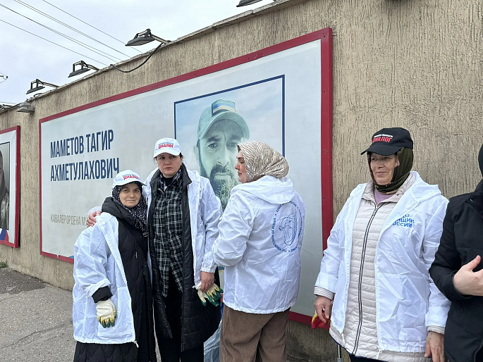 Союз женщин Дагестана провел субботник на Аллее памяти