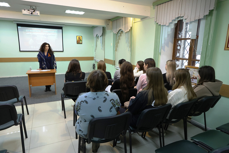 Калужские союзницы провели для студентов лекцию об искусстве агитационного плаката