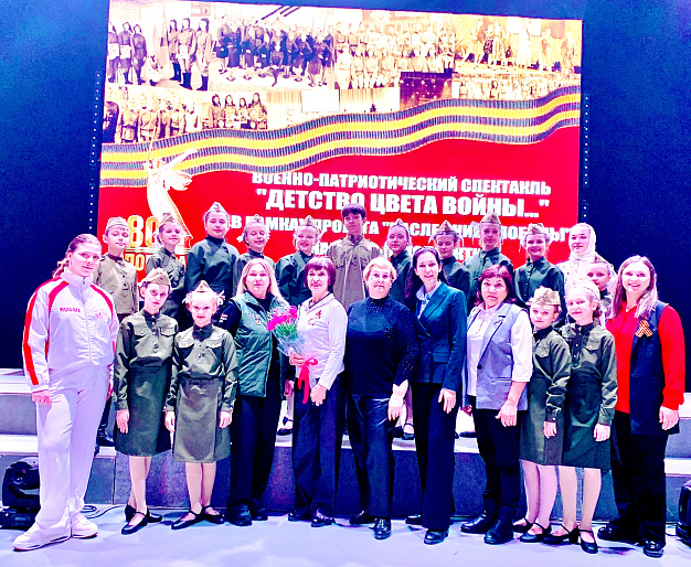 Активистки Энгельсского женсовета приняли участие в постановке спектакля «Детство цвета войны…»