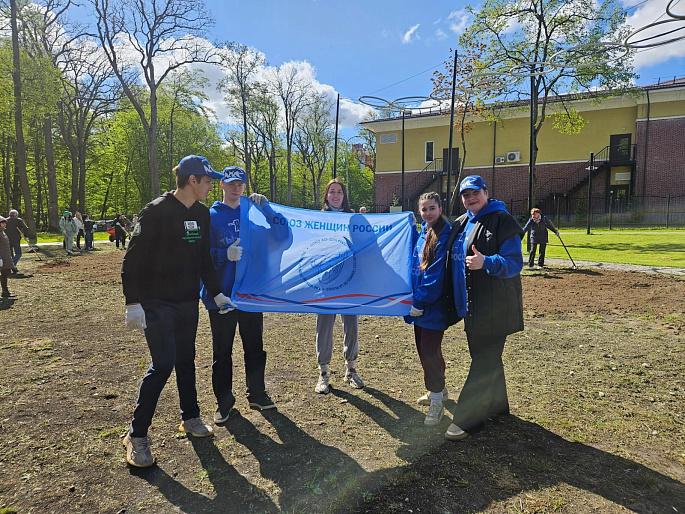 Женсоветы Калининградской области приводят в порядок территории ко Дню Победы