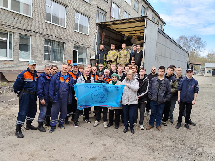 Женсоветы Алтайского края отправили "за ленточку" праздничный груз