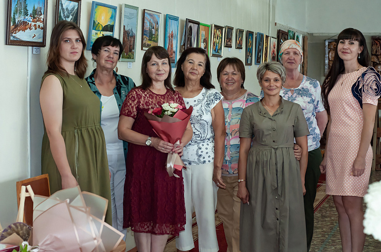 Женсовет в Тонкино помог организовать  выставку картин местного художника