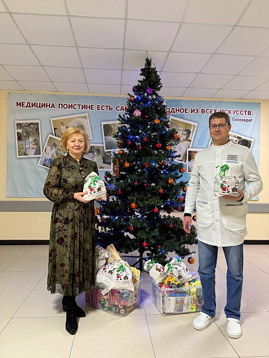 Активистки Вологодского РО СЖР поздравили с Новым годом пациентов областной детской больницы