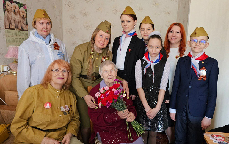 Магаданские подруги чествуют ветеранов 