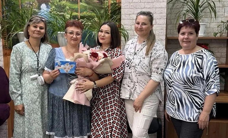 Женсовет авиационного завода Улан-Удэ поздравил семейные пары с Днем семьи, любви и верности