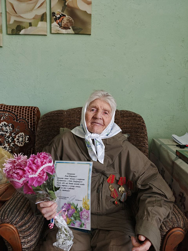 Ульяновский женсовет поздравил с днем рождения бывшую узницу фашистского концлагеря