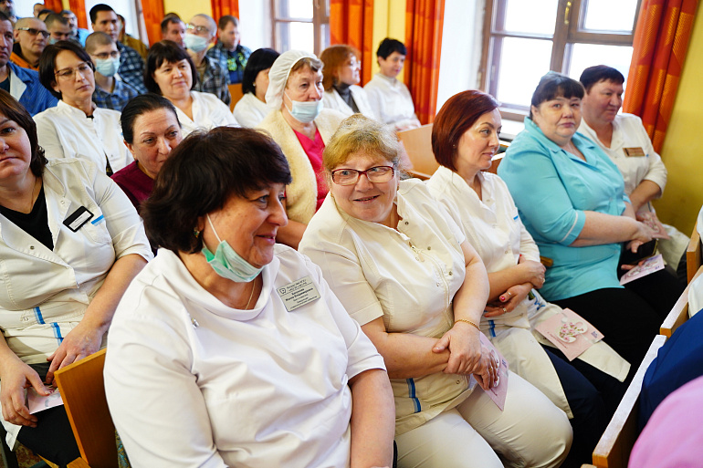 Ярославские союзницы поздравили женщин-медиков военного госпиталя