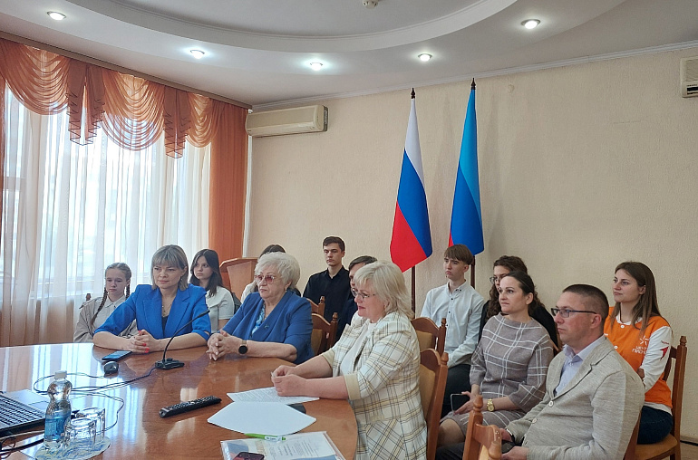В ходе телемоста Луганск - Нижний Новгород подвели итоги проекта "Школа ремесел. Первая профессия"