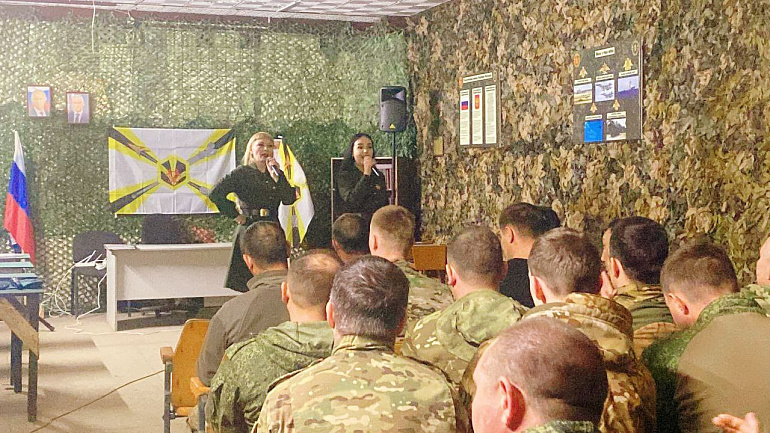 Забайкальские подруги в майские праздники выступили с концертами на передовой