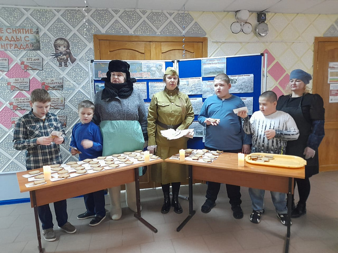 Магаданские союзницы рассказали детям о блокаде Ленинграда и навестили ветерана