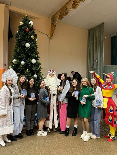 Брянские союзницы пригласили на новогодний праздник детей из Курской и Белгородской областей