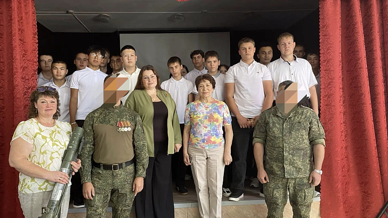 Активистки Союза женщин и военнослужащие провели Уроки мужества в Дергачевском районе