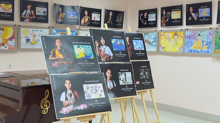 В Элисте проходит выставка детского рисунка, приуроченная к Международному буддийскому форуму