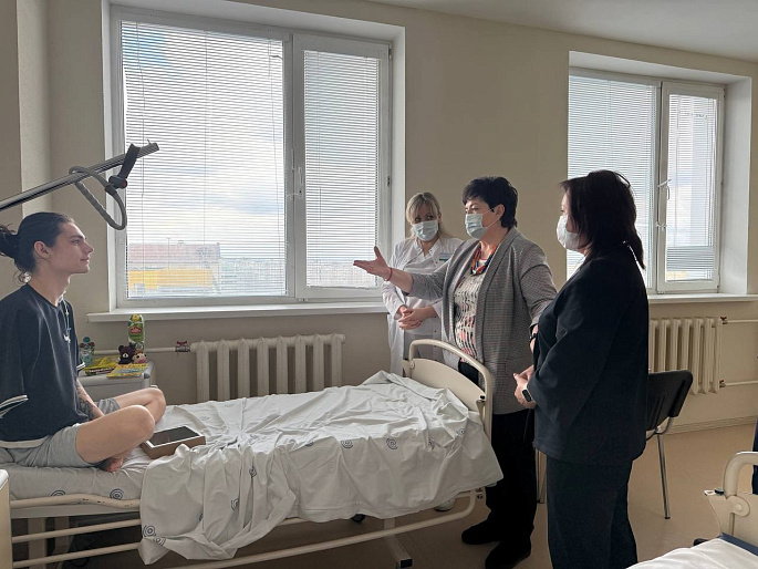 Белгородские союзницы навестили молодого человека, пострадавшего от атаки БПЛА