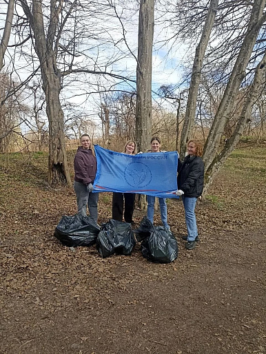 Женсоветы Калининградской области провели генеральную уборку родного края