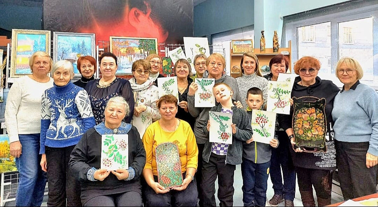 Заволжский женсовет пригласил жителей города на мастер-класс "Золотая хохлома"