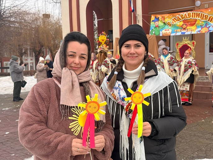 Калининградские женсоветы проводили зиму масленичными гуляниями
